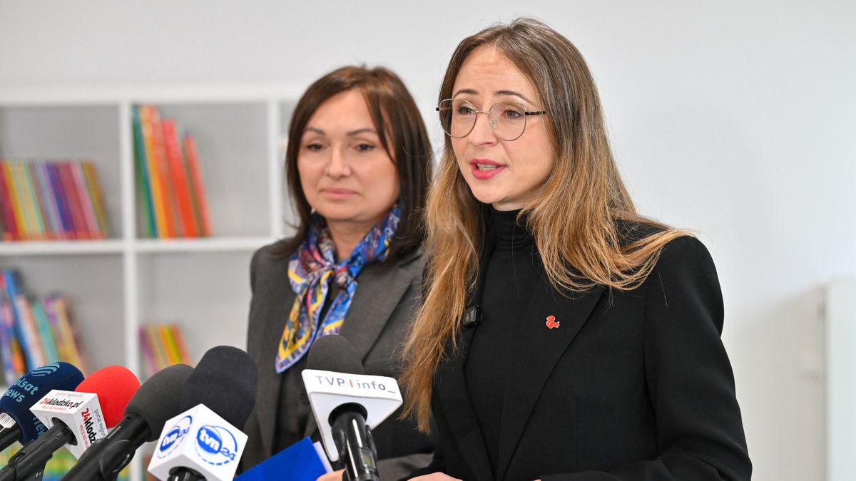 Minister rodziny, pracy i polityki społecznej Agnieszka Dziemianowicz-Bąk