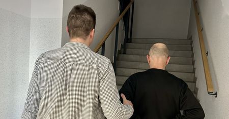 Wszedł na parking podziemny i splądrował znajdujące się tam samochody