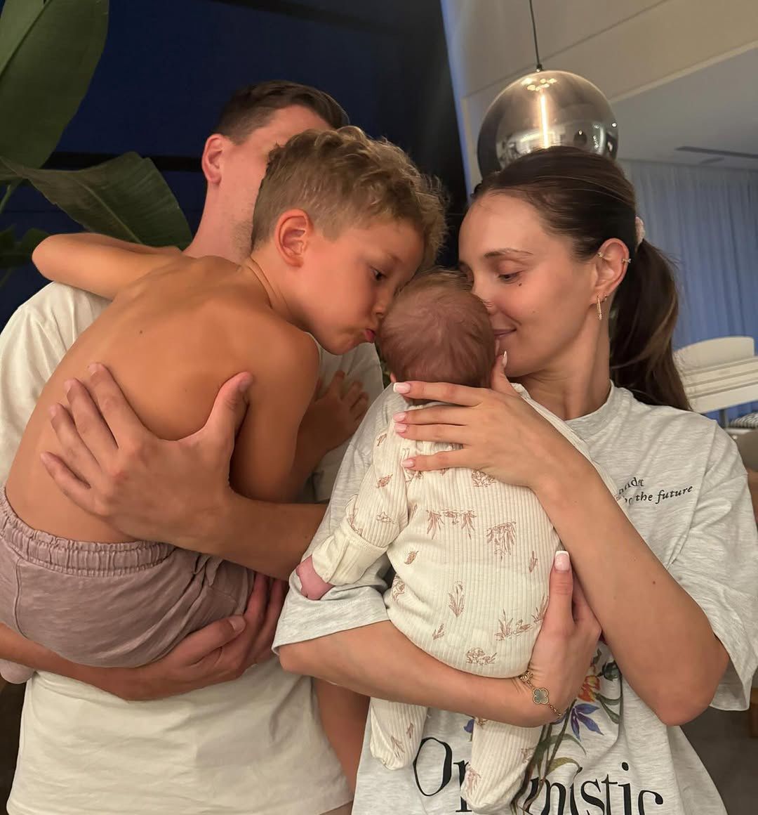 Marina i Wojciech Szczęsny z dziećmi