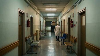 Koniec z "lekarzami walizkowymi". NFZ zmienia zasady zabiegów
