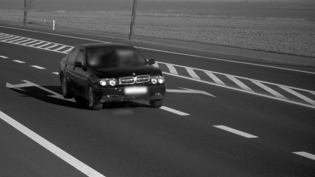 Kierowca tego BMW jechał ponad 200 km/h na ograniczeniu do 70.