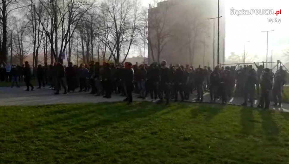 Śląsk. W Tychach około 200 osób zgromadziło się, by m.in. wspomóc swój klub w walce z Radomiakiem.