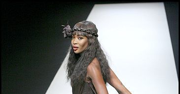 Naomi pokazuje sutki!