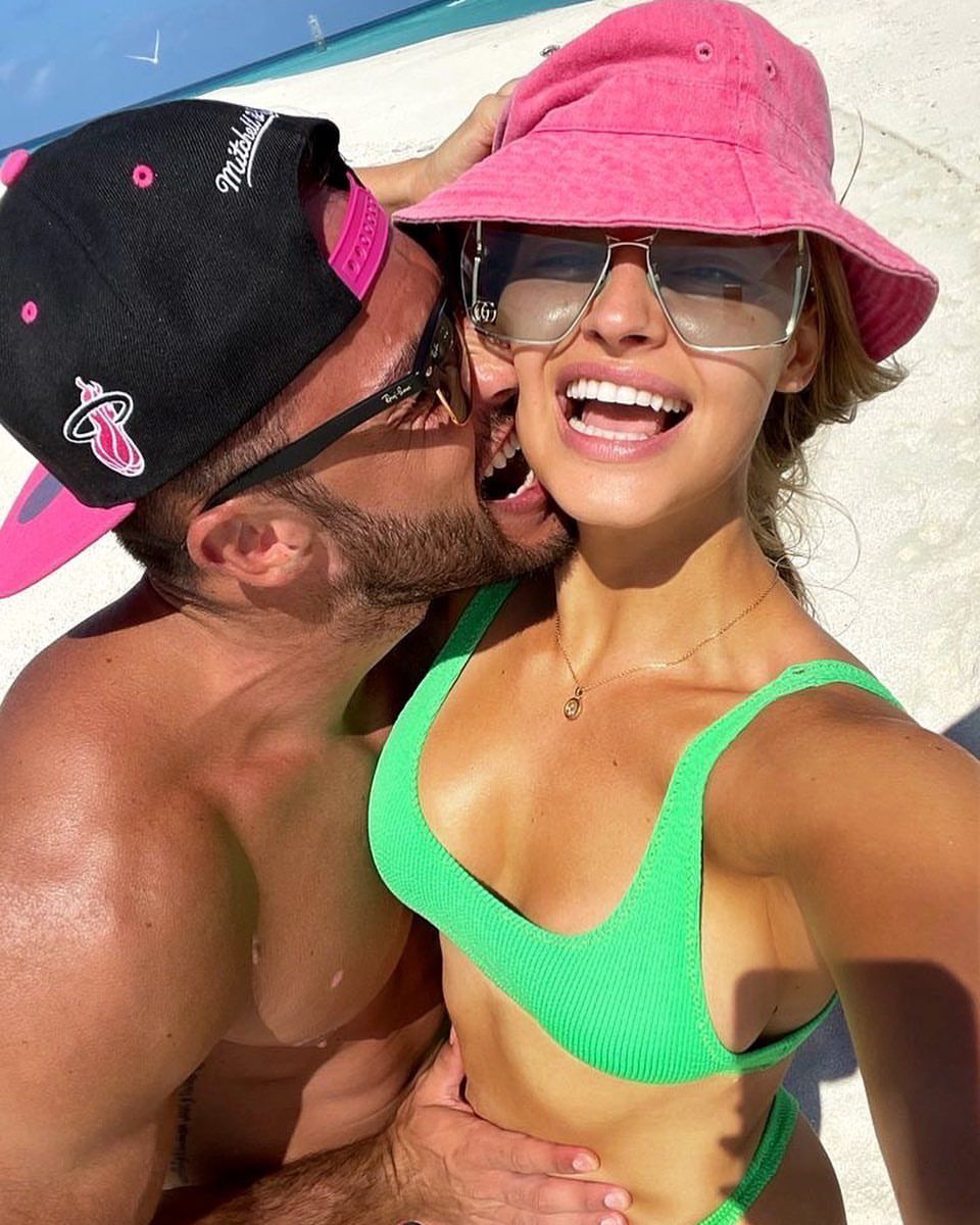 Karolina Pisarek, Roger Salla