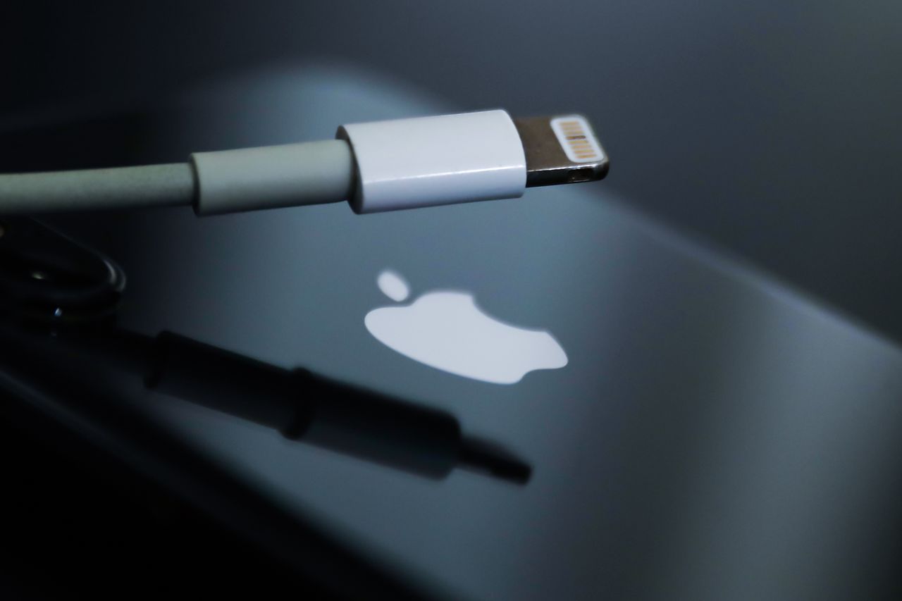 Ciemna strona przesiadki na USB-C. Miliony akcesoriów do iPhone'ów trafią na śmietnik
