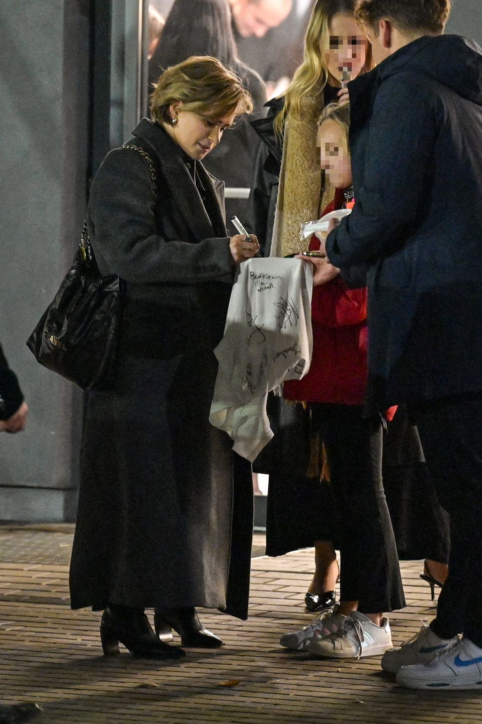 Anna Maria-Sieklucka otoczona fanami