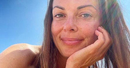 Kasia Glinka wygrzewa się na plaży. Postawiła na minimalistyczne bikini