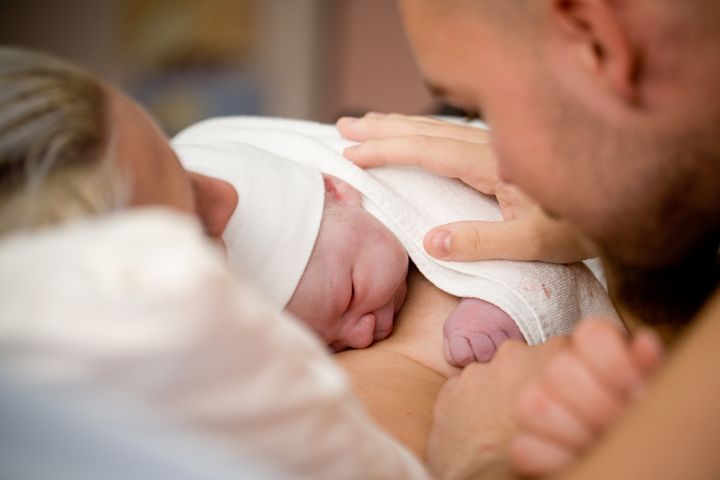 Poród rodzinny to poród, w trakcie którego na sali obecny jest partner lub inna bliska osoba.