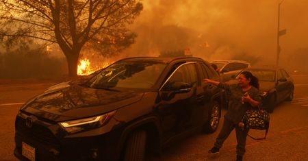 Ogromny pożar w Los Angeles. Ludzie porzucali samochody