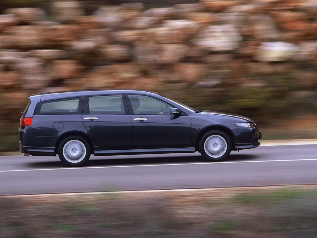 Moja propozycja - bardzo funkcjonalne, choć niezbyt piękne kombi z silnikiem 2,4 VTEC i instalacją gazową