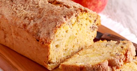 To ciasto smakuje jak szarlotka, ale jest mięciutkie i wilgotne. Kapitalny smak