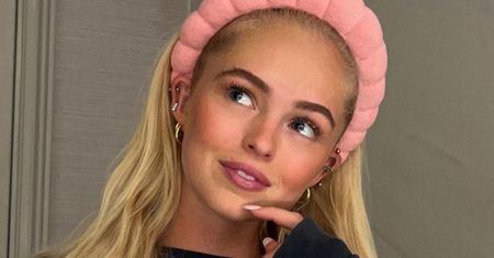 Niczym lalka Barbie. Wskoczyła w uroczą mini