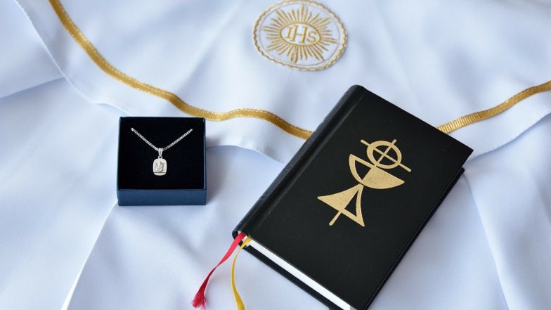 To wstyd nie dać drogiego prezentu na komunię (zdj. ilustracyjne)