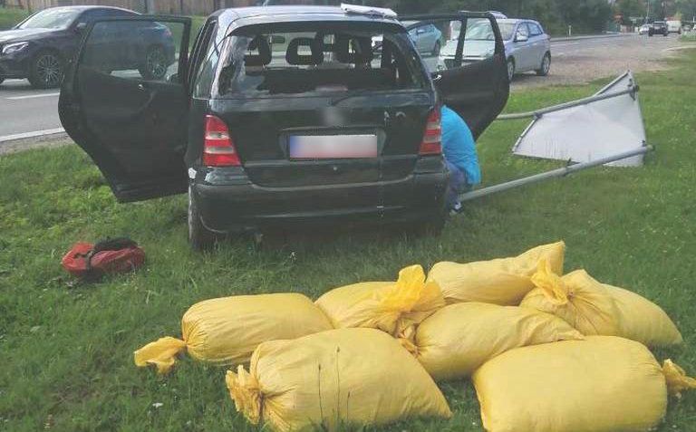 Sprawca potrącenia policjantów przewoził nielegalny tytoń. (KMP Nowy Sącz)