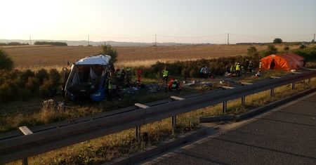 A1. Wypadek autokaru z dziećmi. "Trzy osoby w stanie ciężkim"