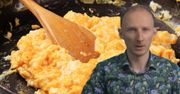 Dietetyk radzi, żeby dodać do jajecznicy. Takie śniadanie będzie sto razy zdrowsze