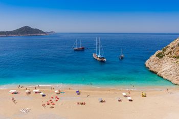 Najtańsze kierunki na sierpniówkę. Gdzie warto na all inclusive, a gdzie na city break?