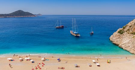 Najtańsze kierunki na sierpniówkę. Gdzie warto na all inclusive, a gdzie na city break?