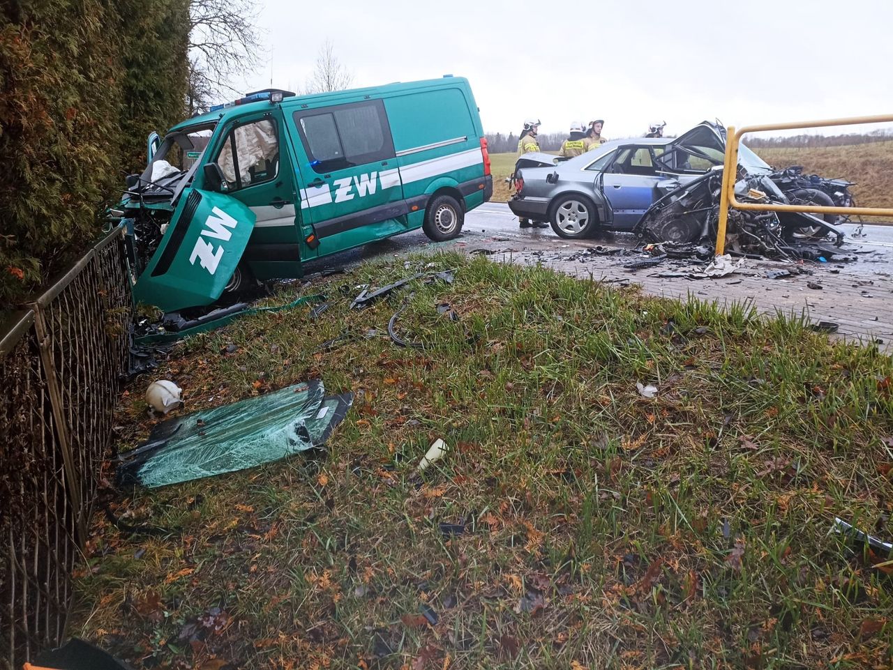 Pojazd Żandarmerii Wojskowej roztrzaskany. Groźny wypadek pod Piszem