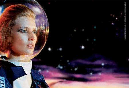 Fot. Thierry Le Gouès, 2004 Thierry Le Gouès w 2004 roku stworzył prawdziwą odyseję kosmiczną inspirowaną filmami science fiction lat 50. i 60. Wszystko to utrzymane w pop-artowym stylu, oczywiście z filiżanką Lavazzy na czele.