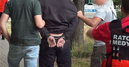 Zatrzymany za atak na ratowników medycznych. "Wyjął nóż i zacząć grozić ratownikom"