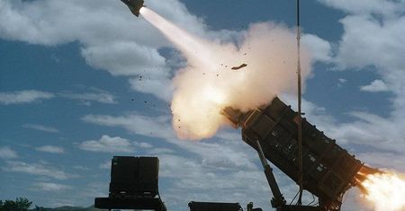 Polska kupiła system obrony powietrzej Patriot. Szef MON podpisał umowę