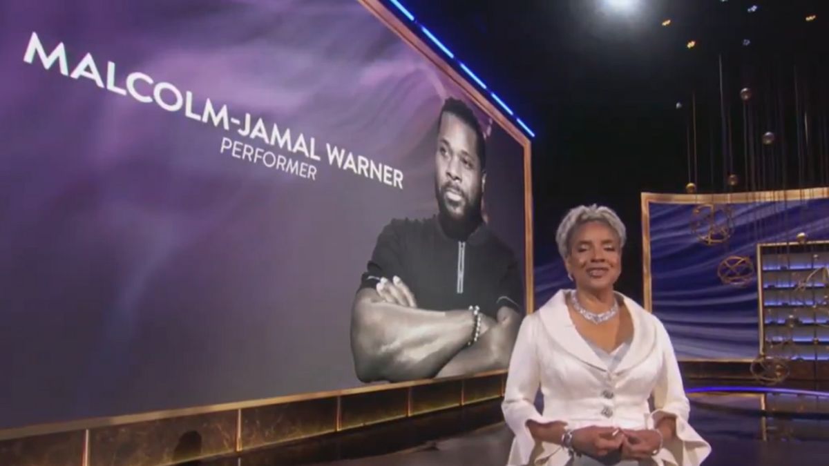 Hołd dla Malcolma-Jamala Warnera podczas gali Emmy.