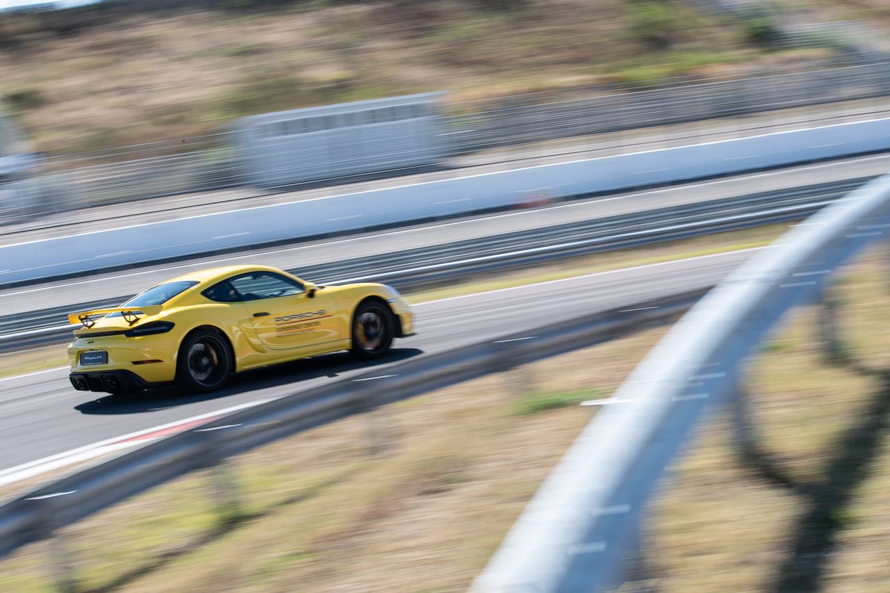 Porsche 718 Cayman GT4