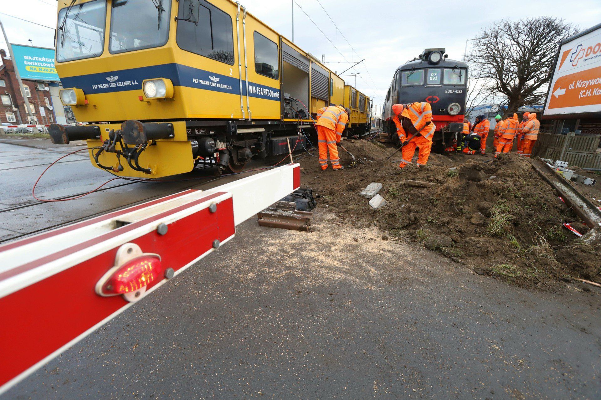 Oznacza to, że realizacja będzie możliwa tylko wtedy, gdy któreś z zakwalifikowanych przedsięwzięć nie dojdzie do skutku. W sierpniu PKP PLK uruchomi kolejny nabór, również na kwotę 430,5 mln zł, a wszystkie projekty z listy rezerwowej zostaną w nim automatycznie ponownie ocenione.