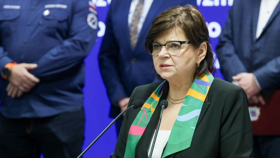 Ministerstwo Zdrowia o bezpiecze?stwie ratownik�w
Fot. Adam Burakowski/East News, Warszawa, 29.01.2025. Briefing prasowy minister zdrowia Izabeli Leszczyny oraz przedstawicieli srodowiska ratownikow medycznych i ministerstwa sprawiedliwosci po spotkaniu dotyczacym rozwiazan wzmacniajacych bezpieczenstwo ratownikow medycznych. N/z: Izabela Leszczyna.
Adam Burakowski