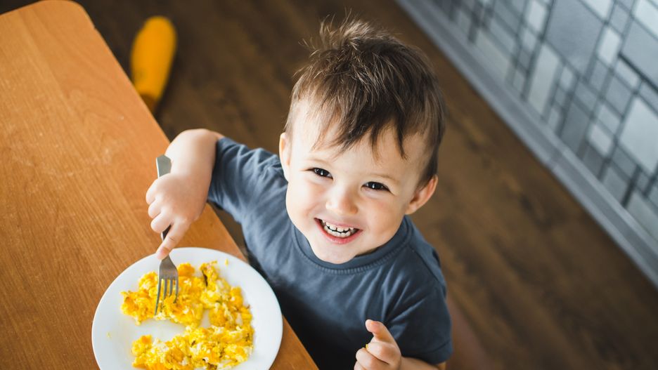 Co podać dziecku na kolację, by dobrze spało całą noc?