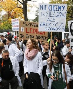 Protest rezydentów w Warszawie. "Zapraszam polityków na nasz dyżur, nie wytrzymacie nawet 72 godzin"