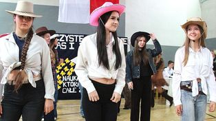 Dąbrowa Górnicza: Ślubowanie "pierwszaków" w V LO im. Zamoyskiego. "Rowerowa przystań" oficjalnie otwarta