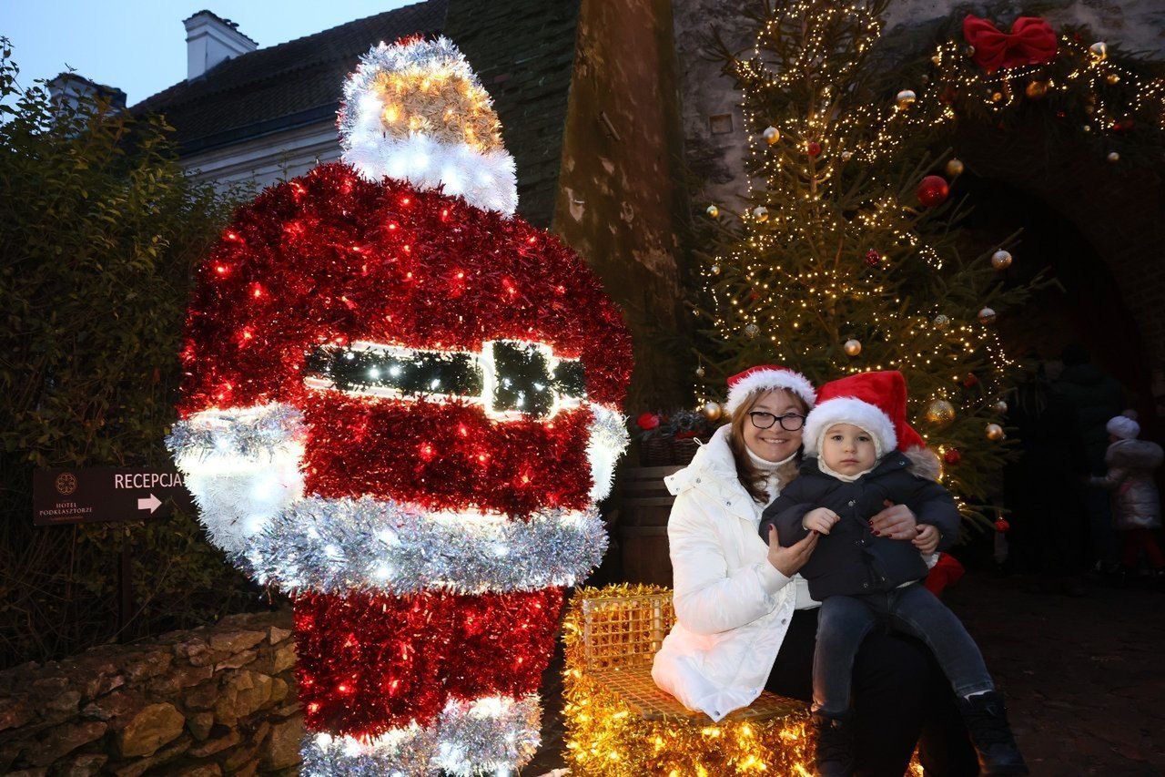 Przy Hotelu Podklasztorze w Sulejowie czuć już wspaniałą świąteczną atmosferę. W miniony weekend zorganizowano tu wielki Jarmark Bożonarodzeniowy