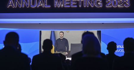 Zełenski poprosił w Davos o minutę ciszy po katastrofie helikoptera