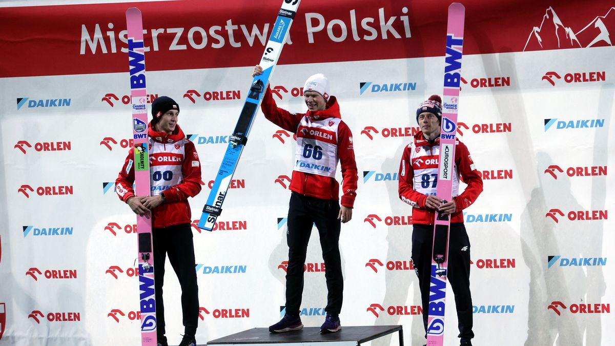 Klemens Joniak (w środku) pewnie sięgnął po zwycięstwo