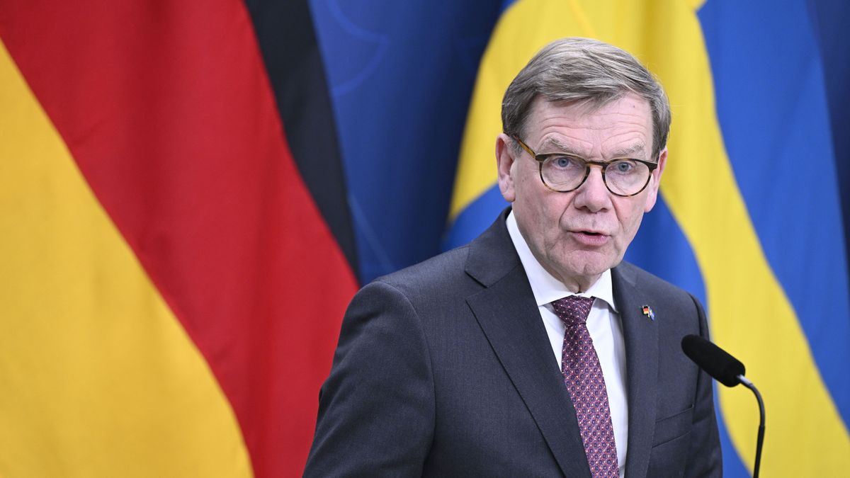 German and Swedish Foreign Ministers bilateral talks in Stockholm
epa12682920 German Foreign Minister Johann Wadephul holds a joint press conference with Swedish Foreign Minister Maria Malmer Stenergard (not pictured) after bilateral talks at the government headquarters Rosenbad in Stockholm, Sweden, 26 January 2026.  EPA/JESSICA GOW SWEDEN OUT 
Dostawca: PAP/EPA.
JESSICA GOW
Foreign Minister, presser, press conference, ministers, Germany