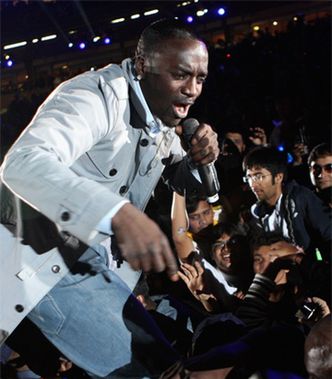 Akon powstrzymał bójkę gangów!