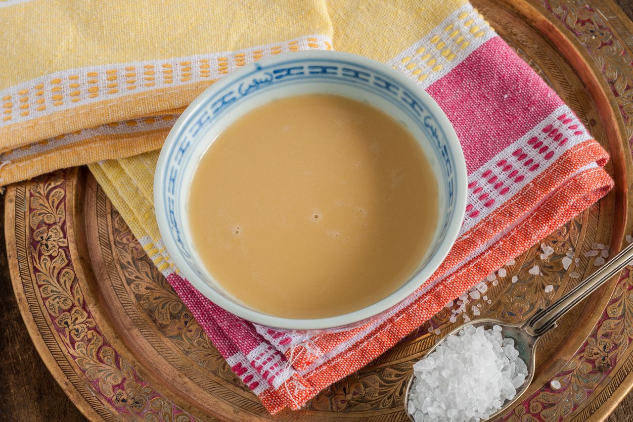The base of Tibetan delicacy is usually red tea.