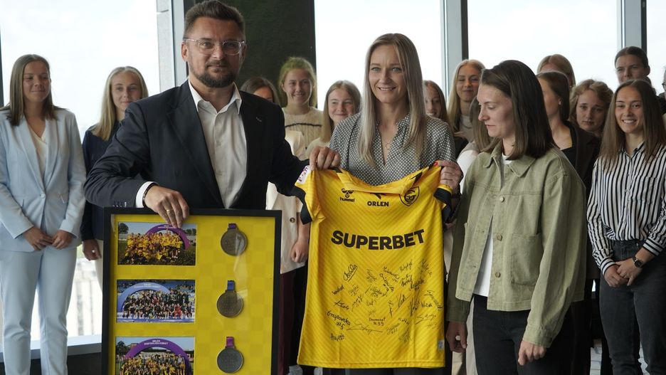 Prezydent Katowic Marcin Krupa spotkał się z piłkarkami GKS Katowice po zdobyciu przez nie mistrzostwa Polski