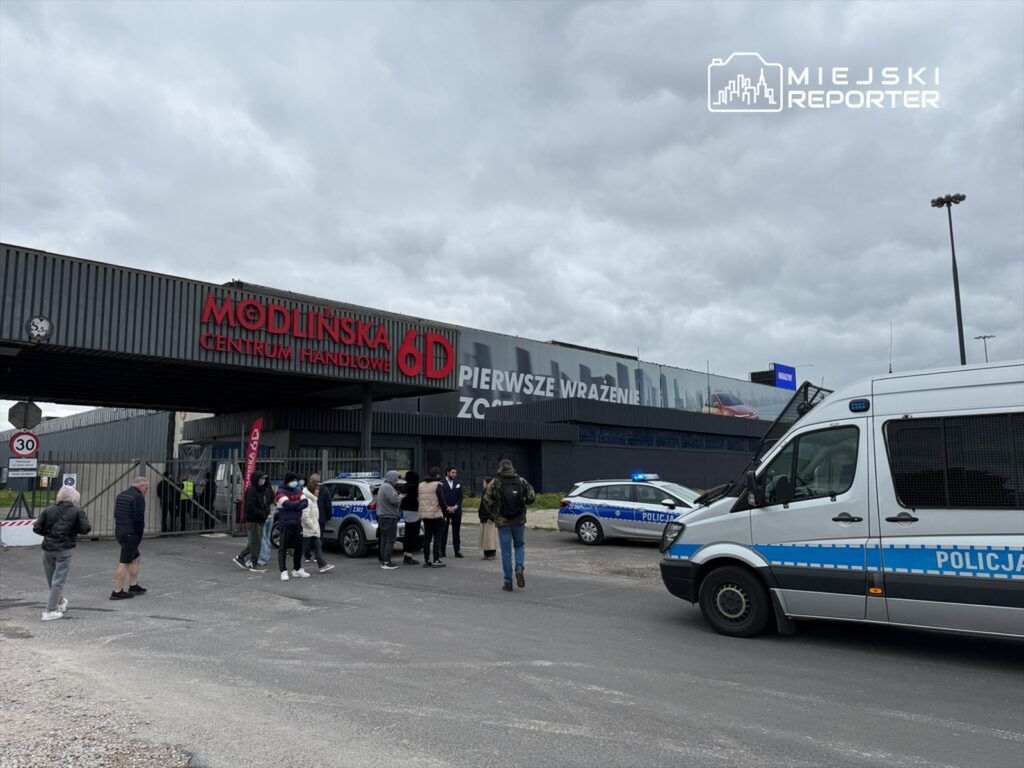Fot. Miejski Reporter. Hala targowa Modlińska 6D zamknięta