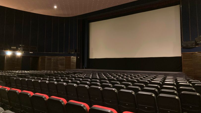Warszawa. Kino Wisła wynajęło salę na pokaz antysemickiego filmu o Jedwabnem. W południe przedstawiciele placówki napisali, że mają awarię techniczną, a wieczorem wpuścili widzów i twórców kontrowersyjnej produkcji