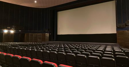 Warszawa. Kino Wisła i pokaz filmu o Jedwabnem. Premiera z konfliktem