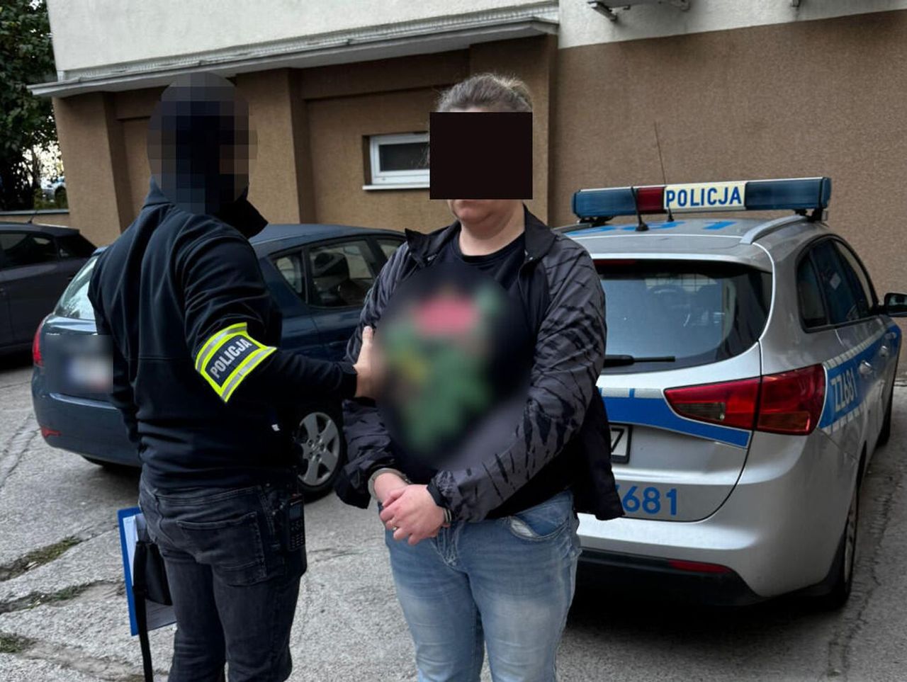 Warszawa: 41-latka aresztowana za narkotyki. W jej mieszkaniu policjanci znaleźli ponad kilogram amfetaminy