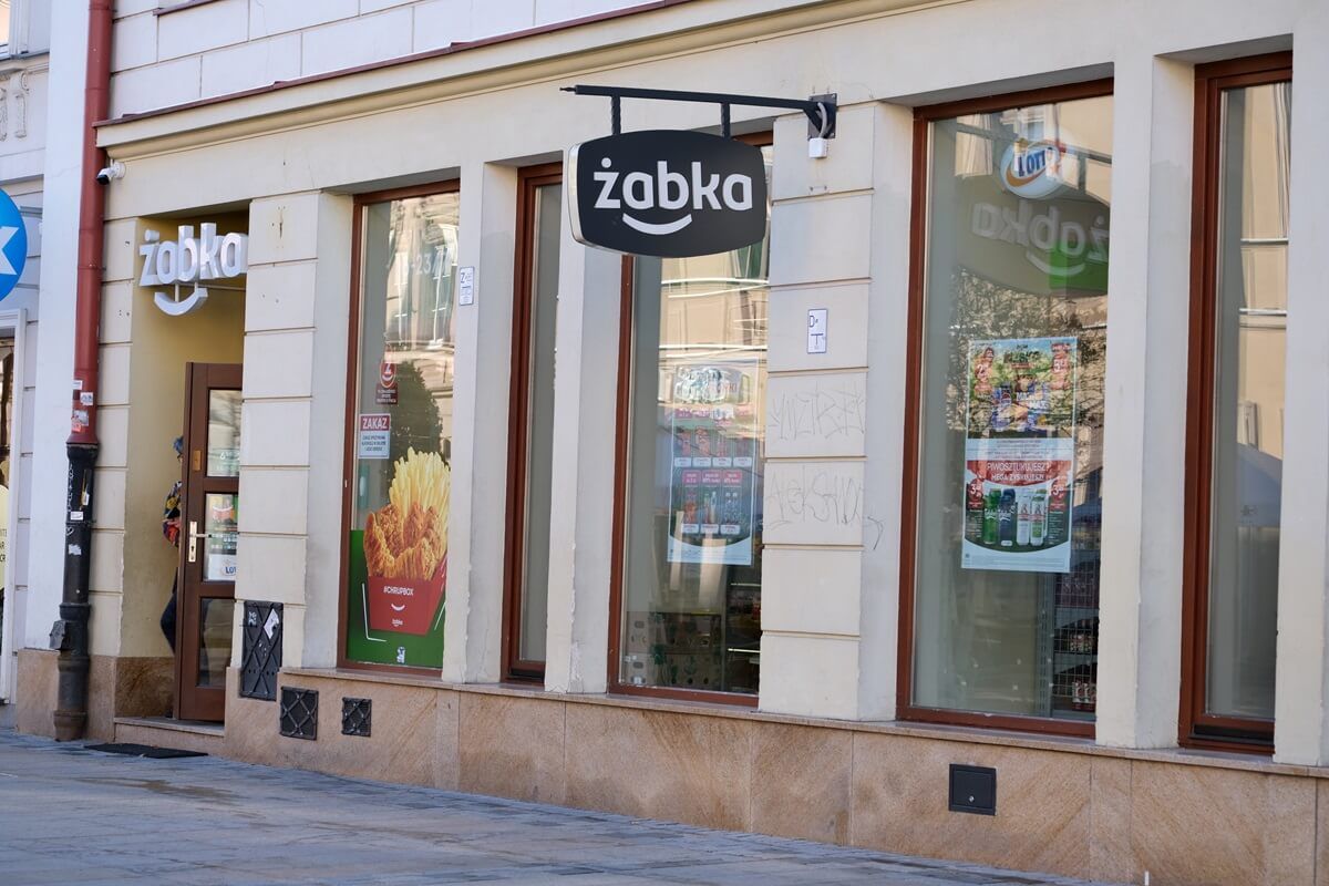 W tej Żabce nie kupisz piwa, wina ani wódki. Dotychczasowa koncesja wygasła, a z uzyskaniem nowej jest problem