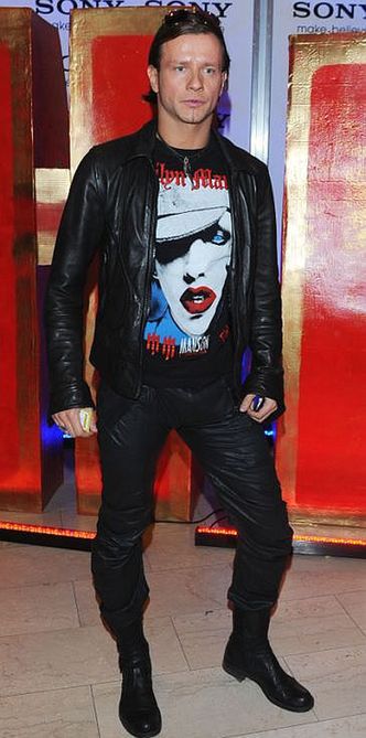 Kto założył koszulkę z Mansonem?