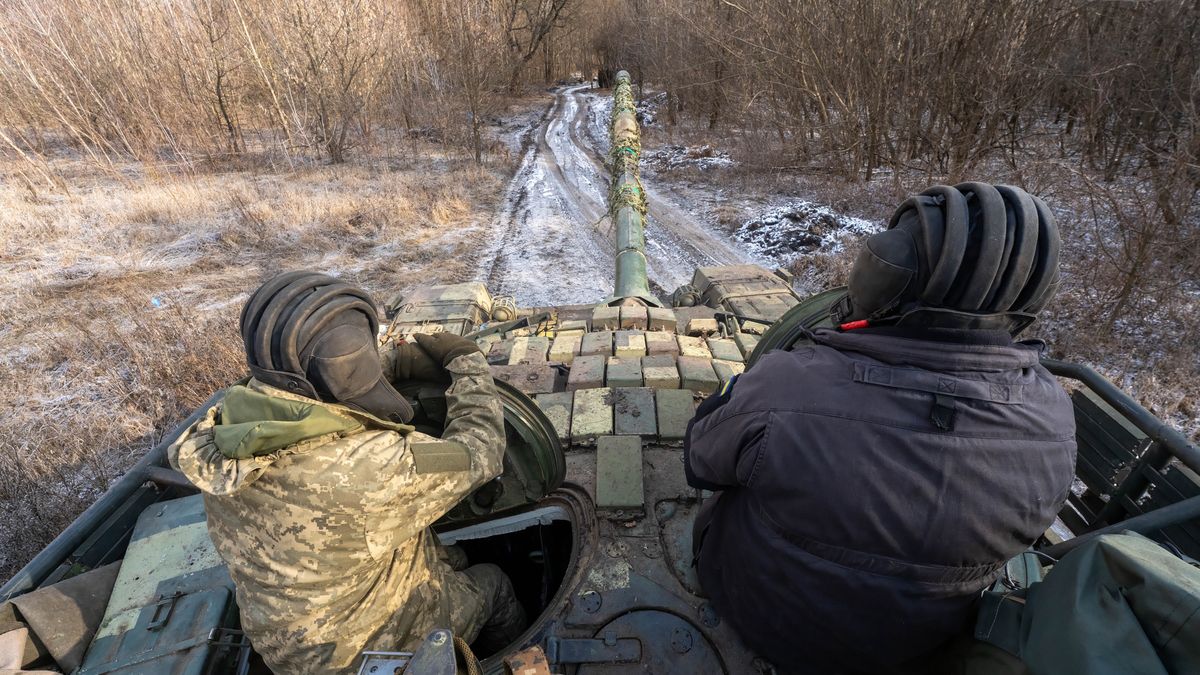 czo�gista
Mykola Kalyeniak
armia, bro� pancerna, czo�g, czo�gi, samodzielna brygada, Si�y Zbrojne Ukrainy, SZU, wojna, wojsko, ZSU, 3, agresja Rosji, atak Rosji na Ukrain�, formacja pancerna, g�sienicowy w�z bojowy, inwazja rosyjska, konflikt zbrojny, las, obrona, opancerzony w�z bojowy, pojazd opancerzony, sytuacja na Ukrainie, sytuacja w Ukrainie, tank, Wojna na Ukrainie, wok� Ukrainy, �o�nierz, �o�nierze