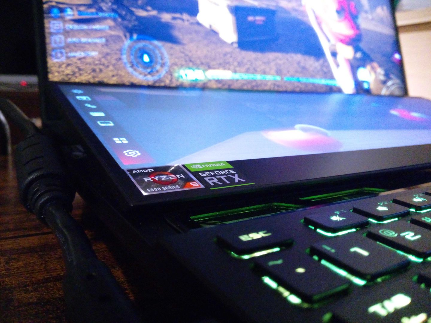 Test gry High on Life na laptopie ROG Zephyrus Duo 16 w ramach współpracy promocyjnej z ASUS