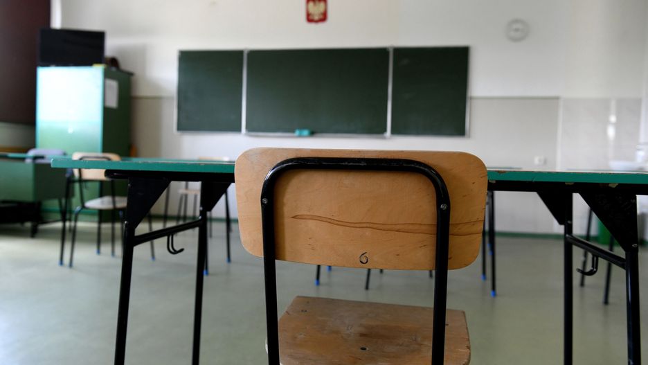sala klasa krzesło tablica
