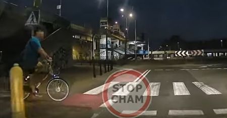 "Jestem z policji". Nagranie z Warszawy obiegło sieć